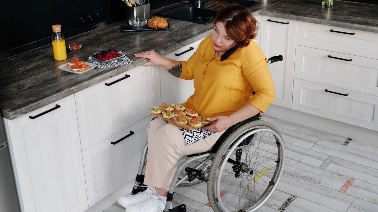 Réorganiser la cuisine pour limiter les efforts et les risques.